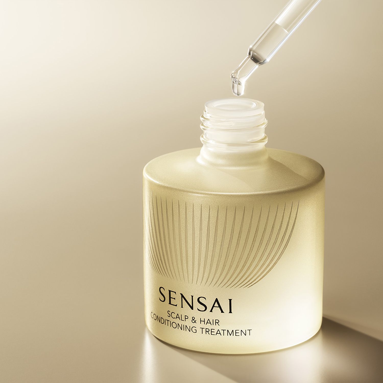 SCALP AND HAIR CONDITIONING TREATMENT