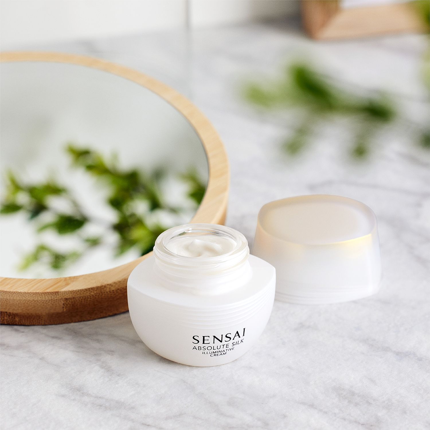 Absolute Silk Illuminating Cream