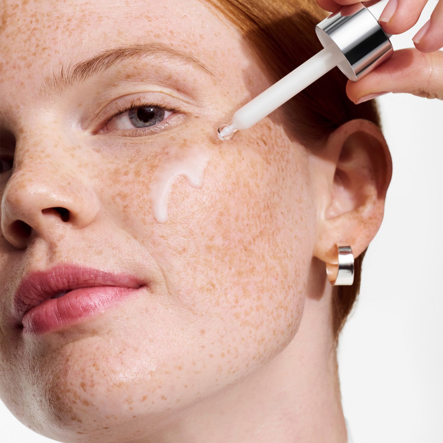 Moisture Surge Glow Serum